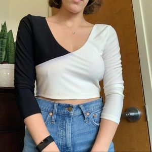 Two-tone 3/4 sleeve crop top⚡️